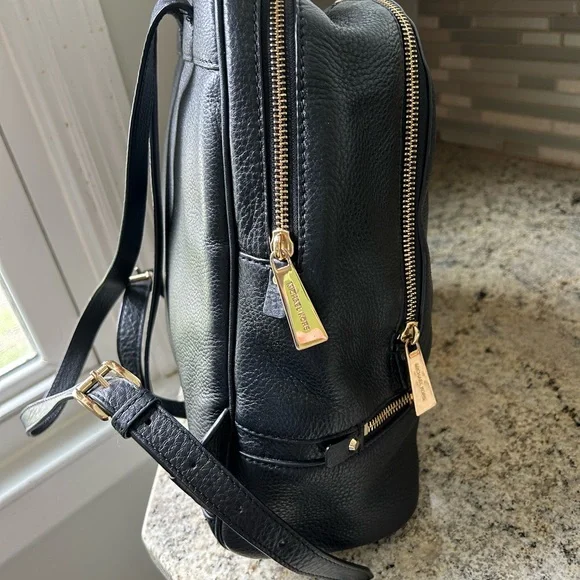 Lk new Michael KORS Black pebble leather Rhea zip Backpack. 3 pockets 1 inside - Picture 3 of 12